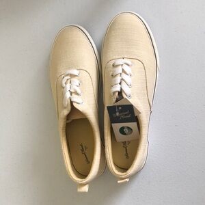Women’s canvas shoes size 9